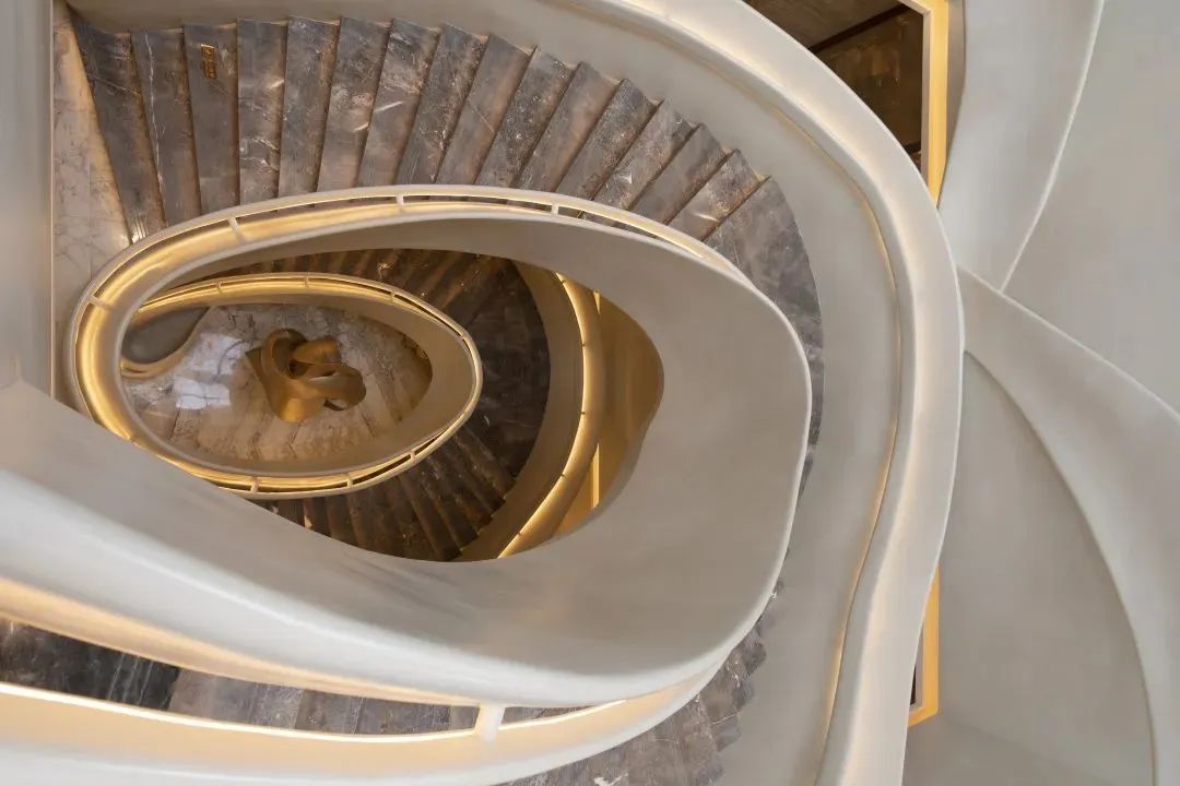 云南玉溪鉑爾曼酒店旋轉(zhuǎn)樓梯